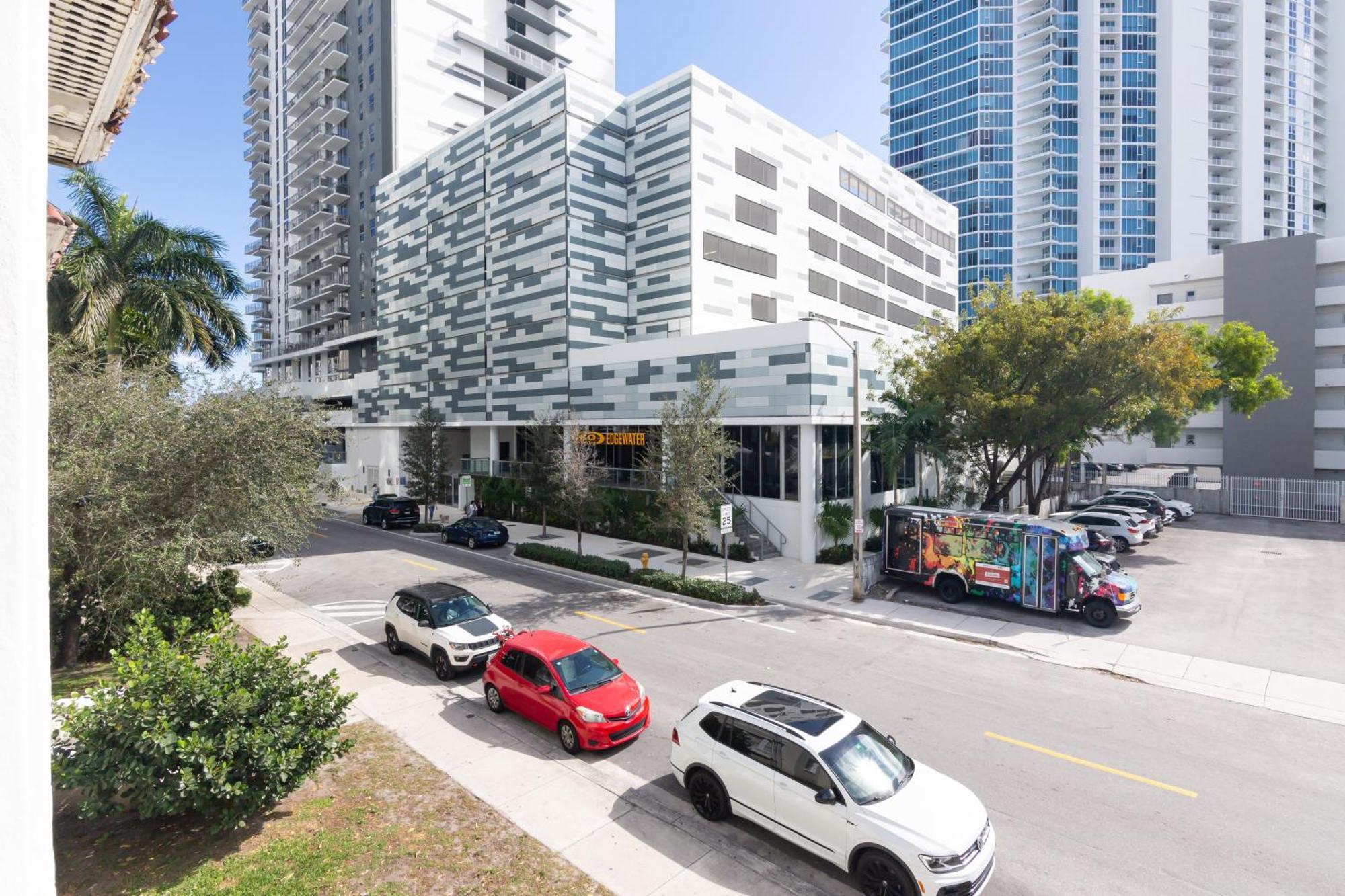 Апартаменти 2-Bdrm -Heart Wynwood & Edgewater- Private Parking Маямі Екстер'єр фото